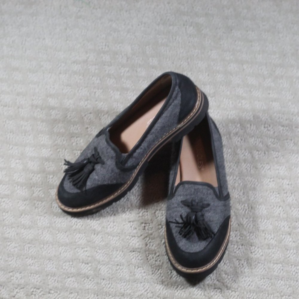 Aerosoles Size 6M Black & Grey Tasseled Loafers - LIKE NEW